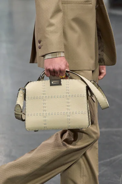 Look 13